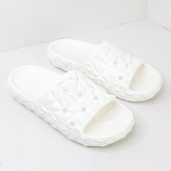 Crocs Geometric Slide 2.0 Sandals, White, Women's 9 - Picture 1 of 4